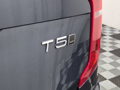 2022 Volvo XC90 T5 Momentum