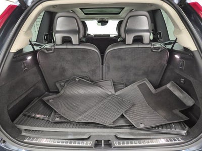 2022 Volvo XC90 T5 Momentum