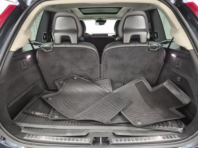 2022 Volvo XC90 T5 Momentum